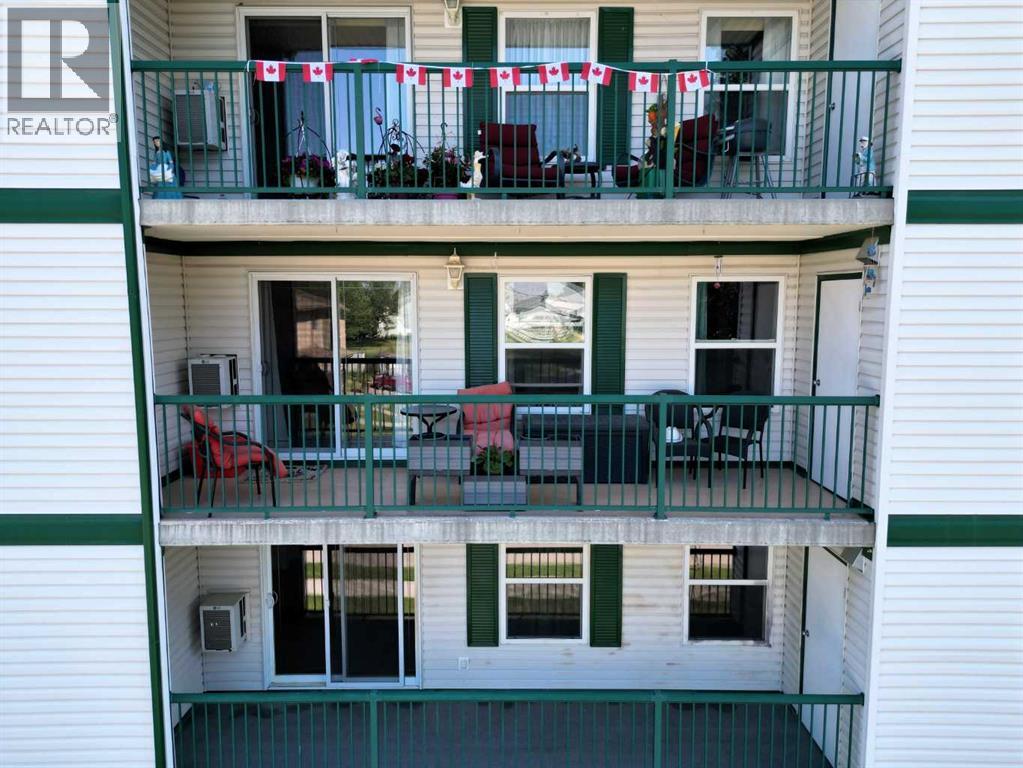 777 48 Street Property Photo 2