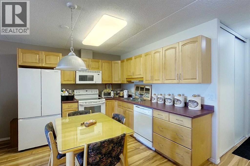 777 48 Street Property Photo 3