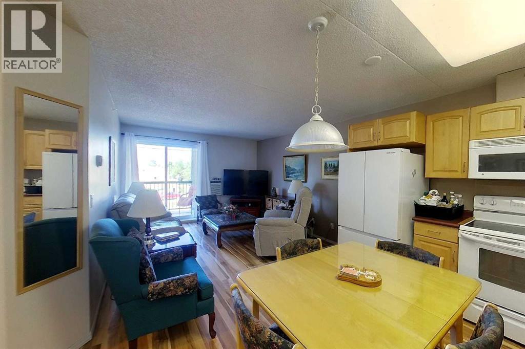 777 48 Street Property Photo 7