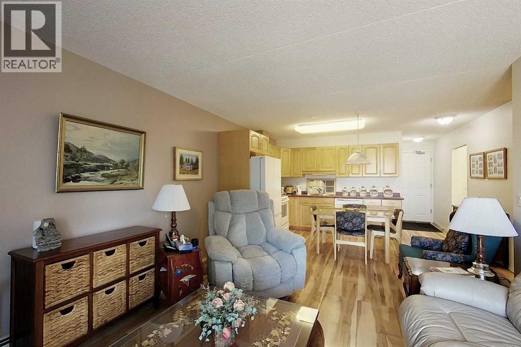 777 48 Street Property Photo 10