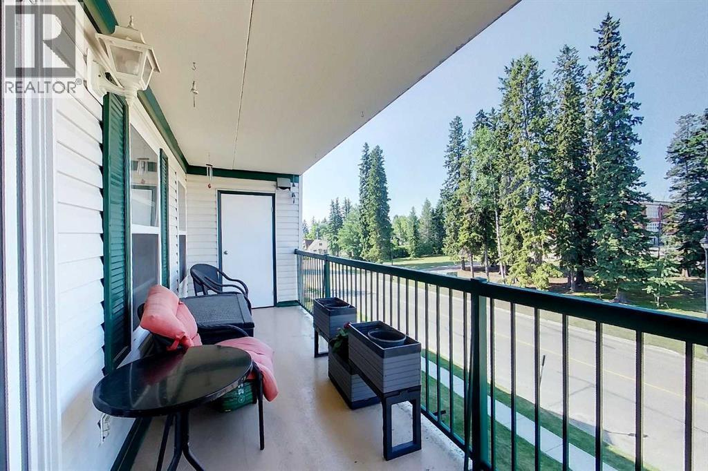 777 48 Street Property Photo 12