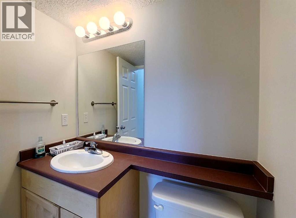 777 48 Street Property Photo 15