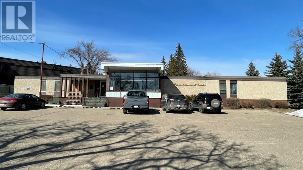 4904 54 Avenue Property Photo 1