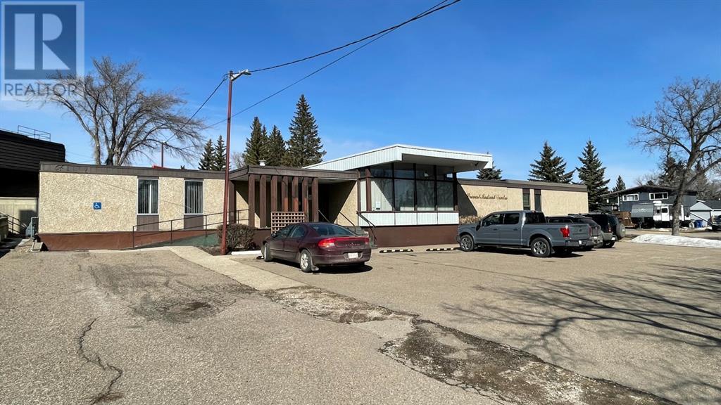 4904 54 Avenue Property Photo 2