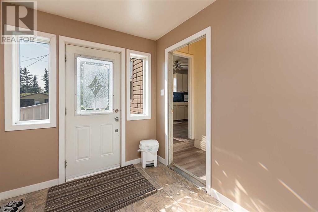 507 1 Street E Property Photo 7