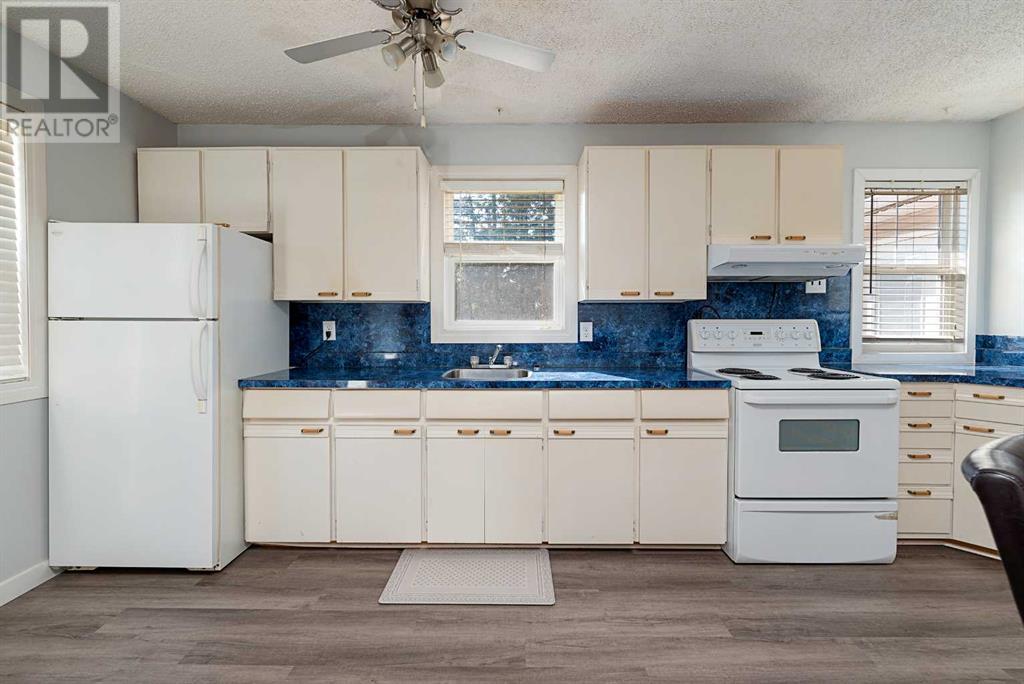507 1 Street E Property Photo 10