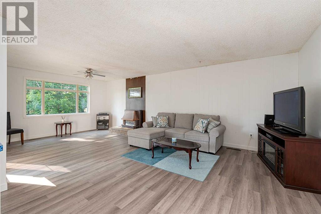 507 1 Street E Property Photo 13