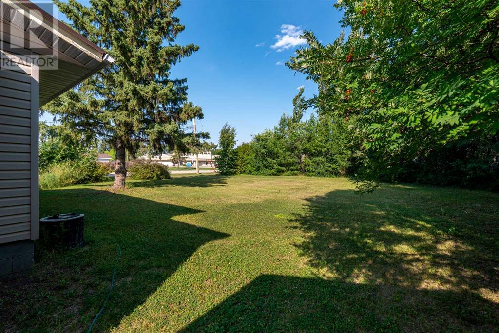 507 1 Street E Property Photo 26