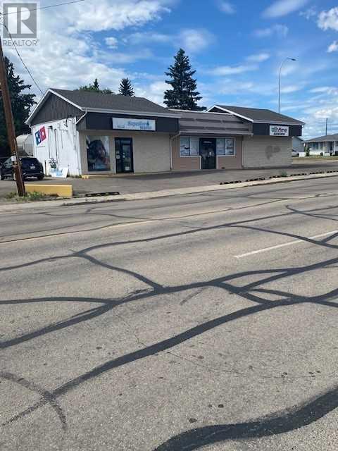 4703 52 Avenue Property Photo 2