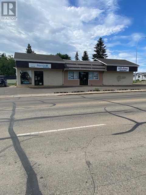 4703 52 Avenue Property Photo 3