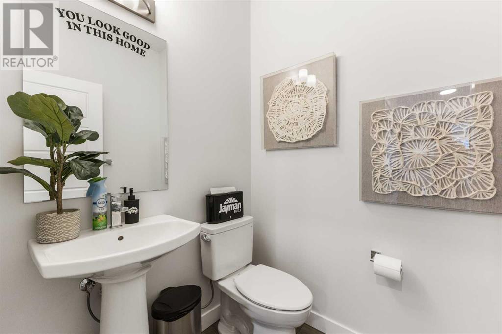 63 Heirloom Boulevard Se Property Photo 8