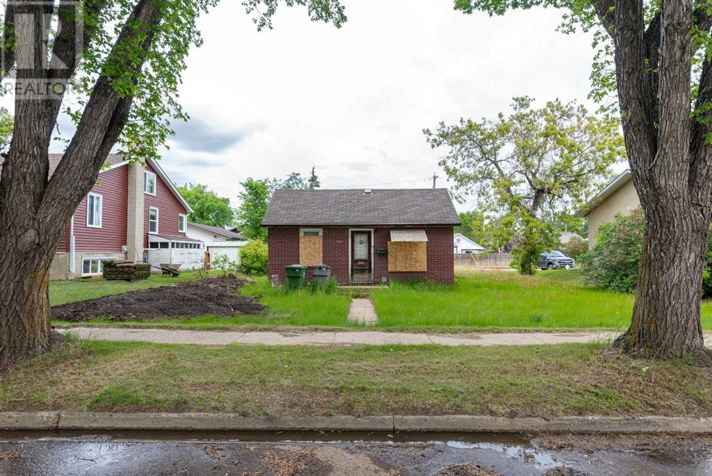 4732 47 Street Property Photo 1