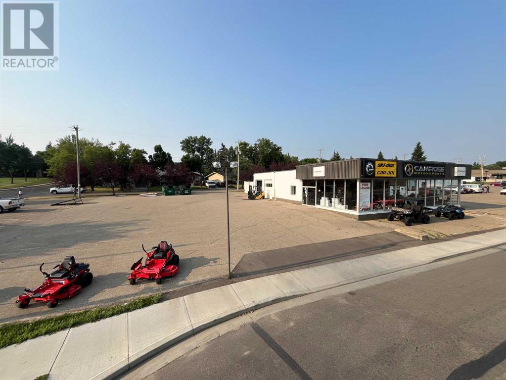 5607 48 Avenue Property Photo 3