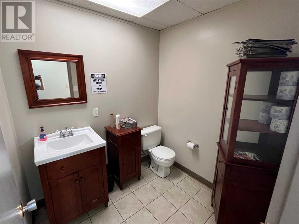 5607 48 Avenue Property Photo 7