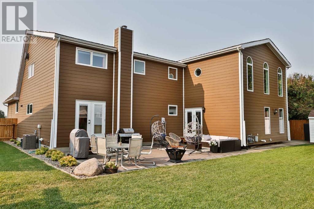 5831 46a Street Property Photo 3