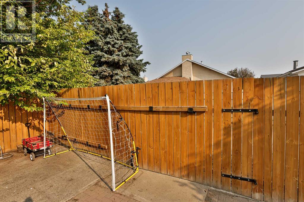5831 46a Street Property Photo 6