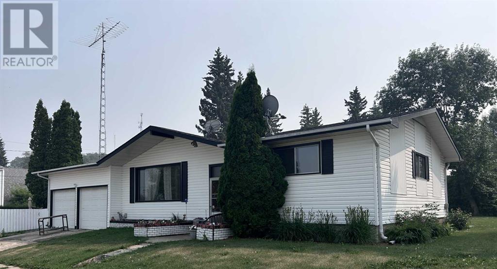 4739 53 Street Property Photo