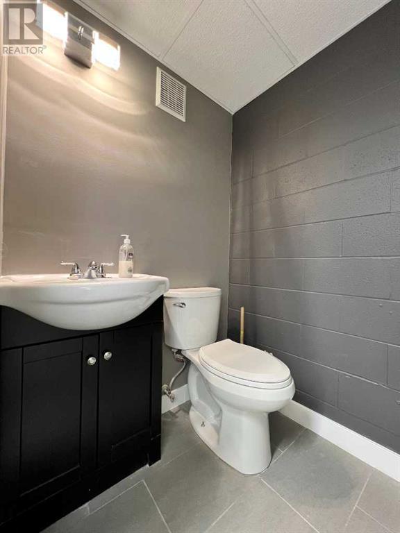 11, 7895 49 Avenue Property Photo 5