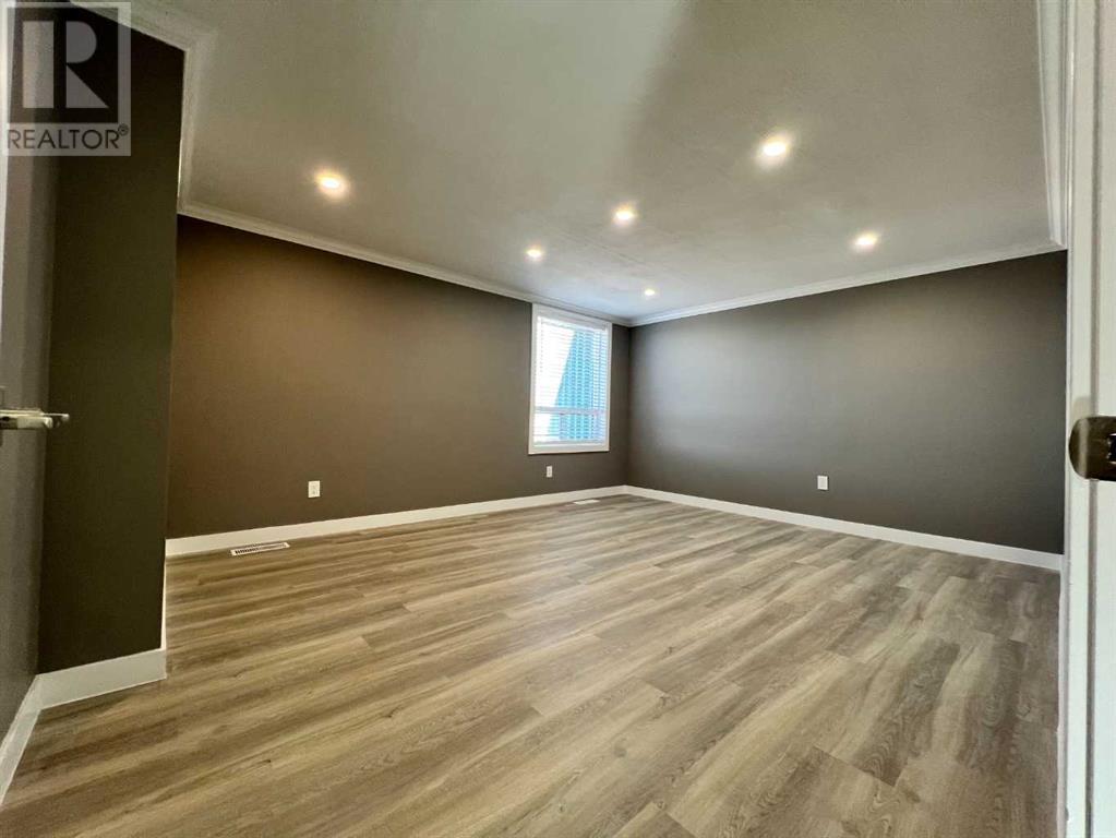 11, 7895 49 Avenue Property Photo 6