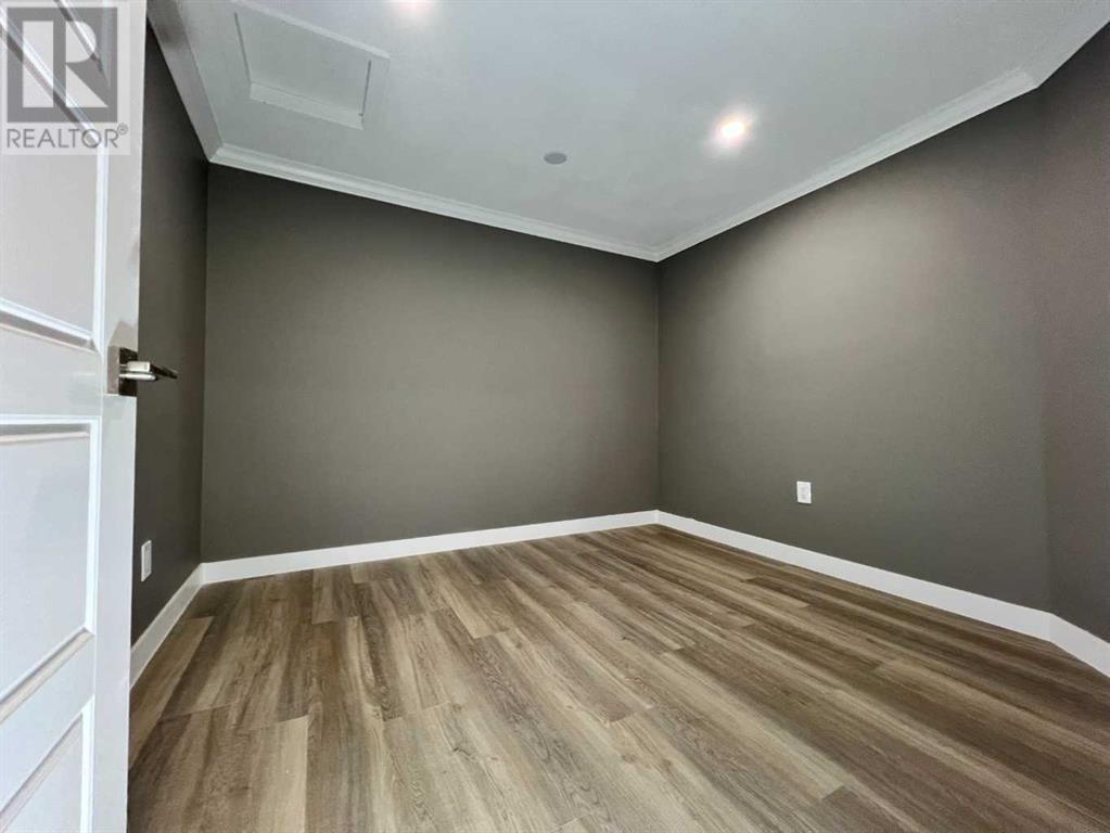 11, 7895 49 Avenue Property Photo 7