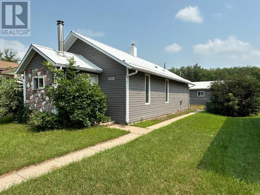 5123 49 Street Property Photo 2