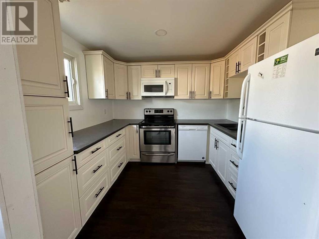 5123 49 Street Property Photo 5