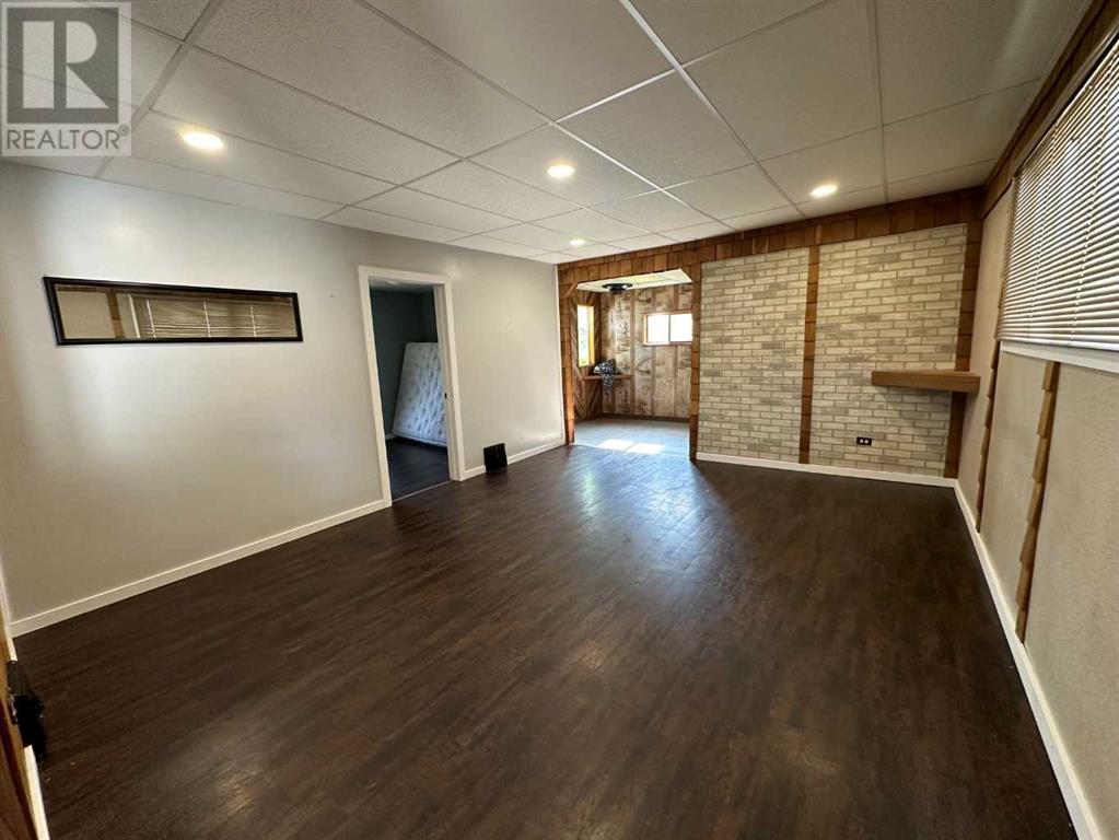 5123 49 Street Property Photo 9