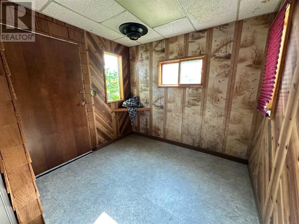5123 49 Street Property Photo 11
