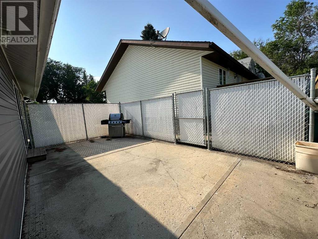 5123 49 Street Property Photo 13