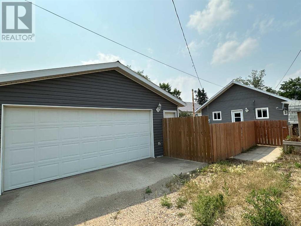 5123 49 Street Property Photo 14
