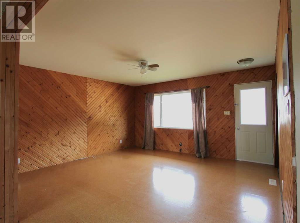 4810 55 Avenue Property Photo 6