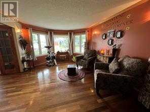 302 8 Avenue Property Photo 8