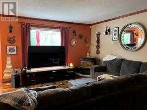 302 8 Avenue Property Photo 9