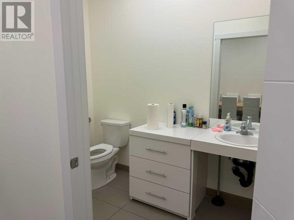 107, 2308 Centre Street Ne Property Photo 8