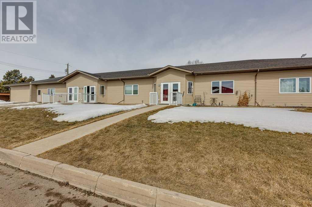 2, 5414 51 Street Property Photo 3