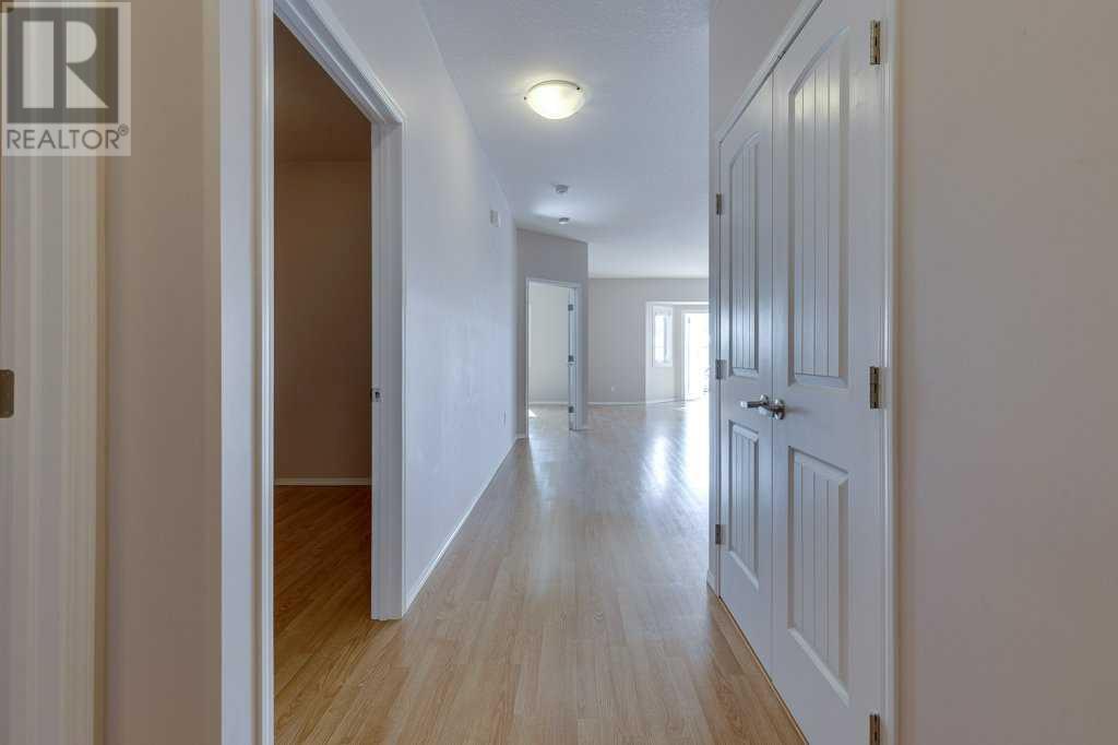 2, 5414 51 Street Property Photo 6