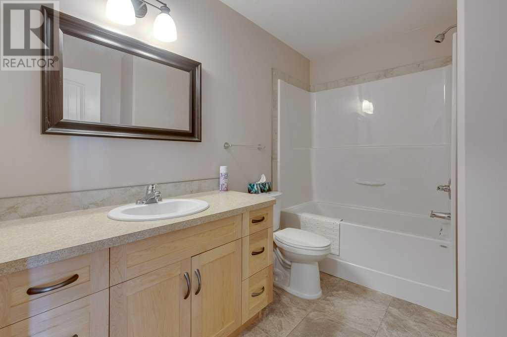 2, 5414 51 Street Property Photo 7