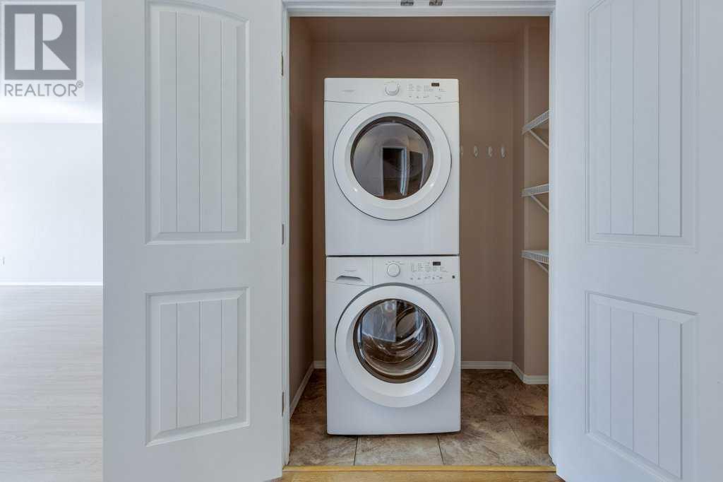 2, 5414 51 Street Property Photo 11