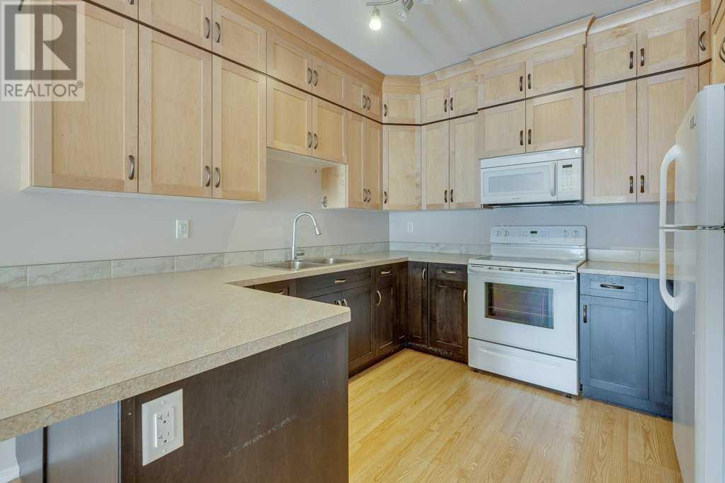 2, 5414 51 Street Property Photo 15