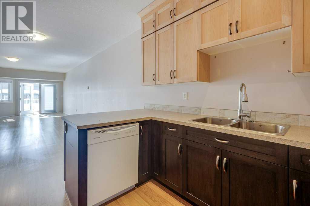 2, 5414 51 Street Property Photo 16