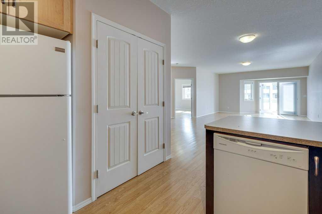 2, 5414 51 Street Property Photo 17