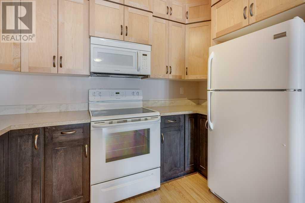 2, 5414 51 Street Property Photo 18
