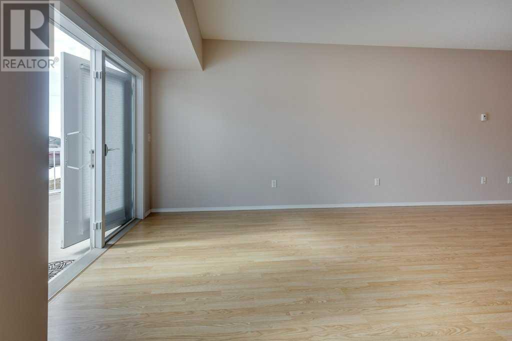 2, 5414 51 Street Property Photo 23