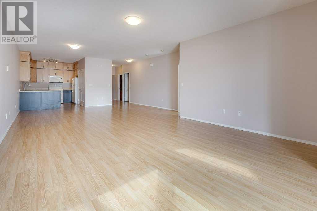 2, 5414 51 Street Property Photo 24