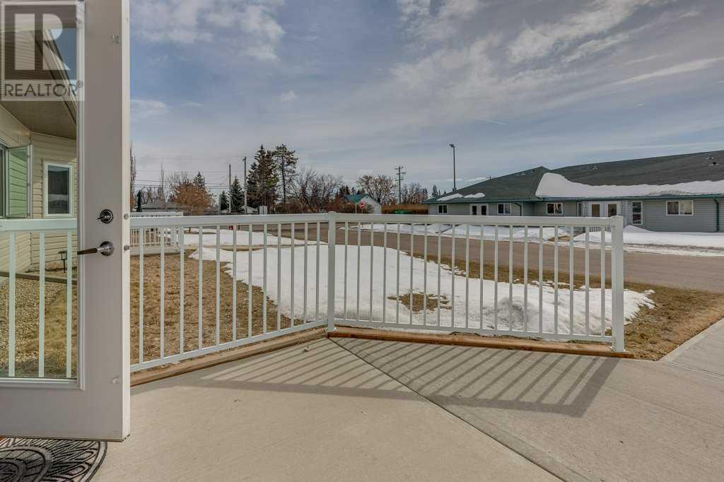 2, 5414 51 Street Property Photo 26