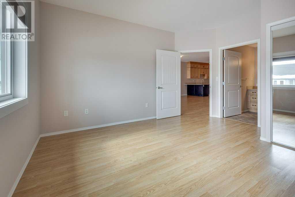 2, 5414 51 Street Property Photo 29