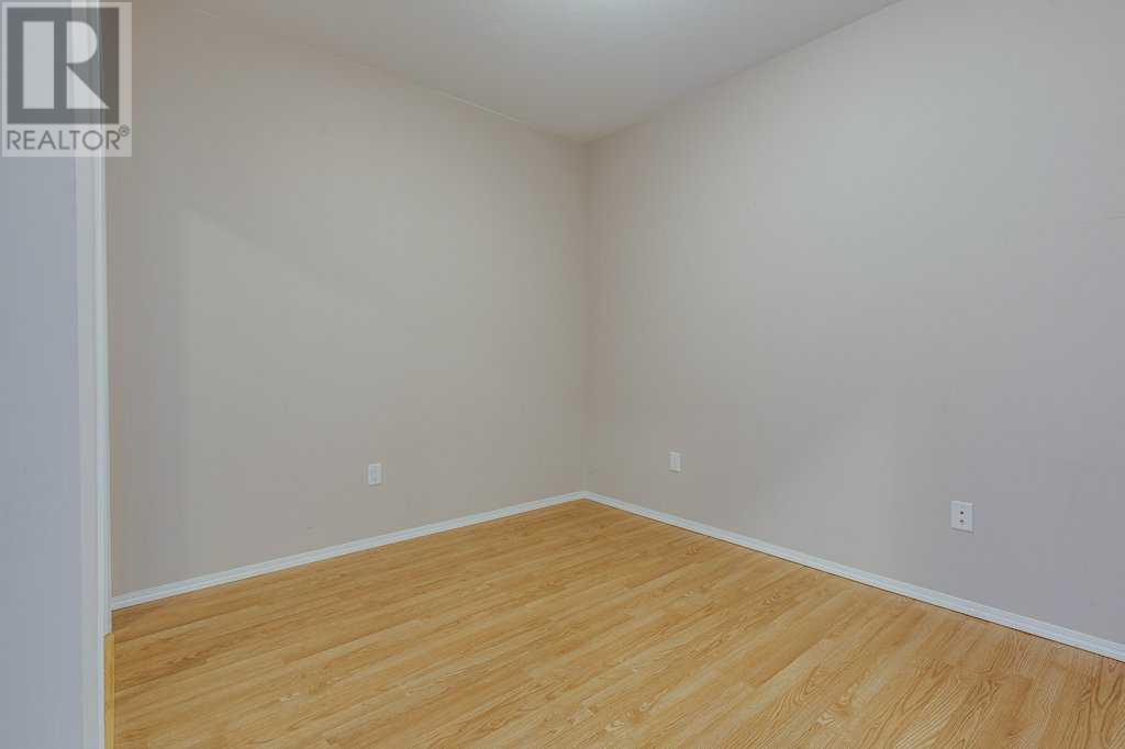1, 5414 51 Street Property Photo 8