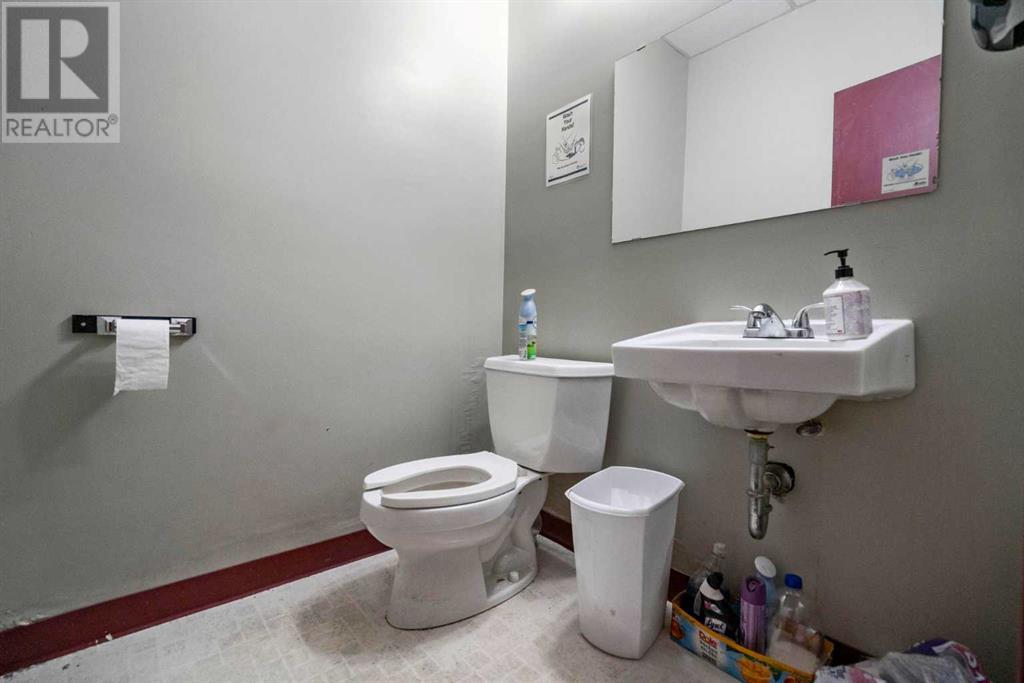4726 65 Street Property Photo 20