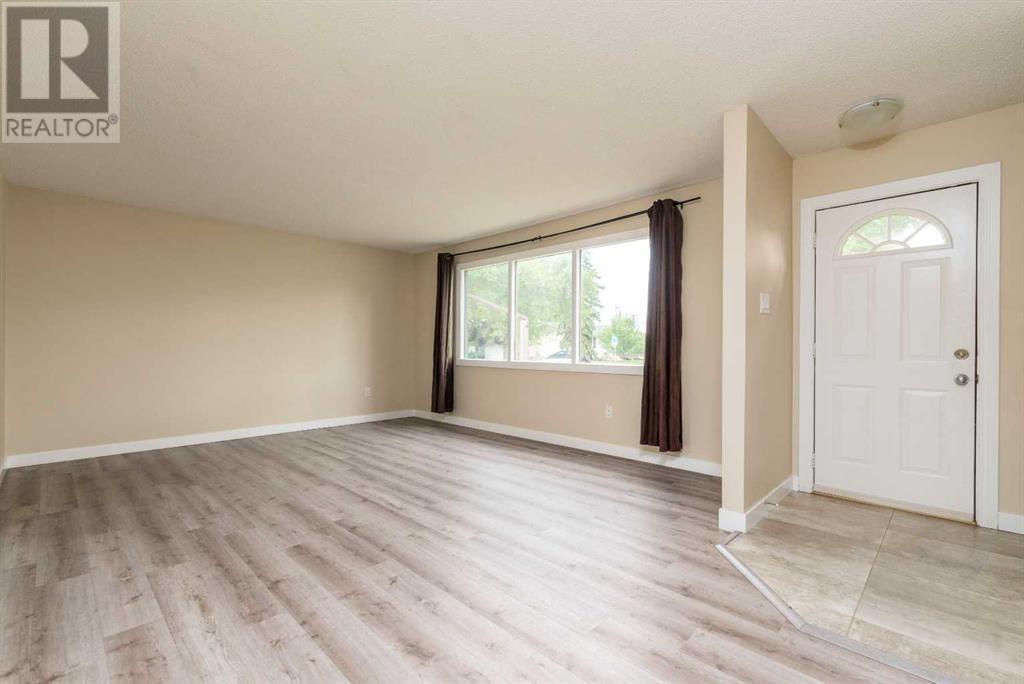 5724 47 Street Property Photo 5