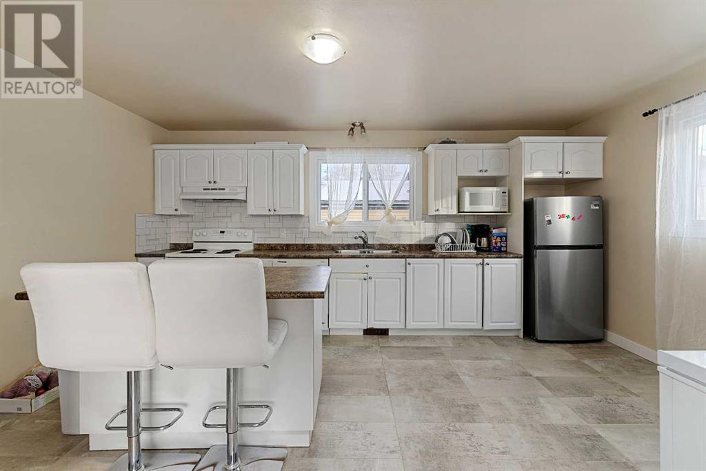 5724 47 Street Property Photo 7